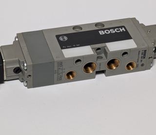 Bosch 0820035011 - 5/3 Wegeventil mit Magnetspulen