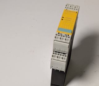 Siemens 3TK2830-2CB30 Sicherheitsschaltgerät