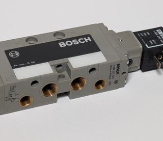Bosch 0 820 023 026 5/2-Wegeventil mit Magnetspule