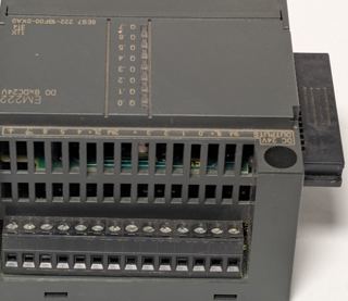 Siemens Simatic S7-200 EM222 6ES7 222-1BF00-0XA0 Digitalausgabe 8x DC24V