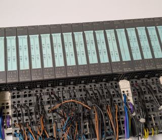 Siemens ET 200S Station IM 151-1 mit E/A-Modulen (komplett verdrahtet)