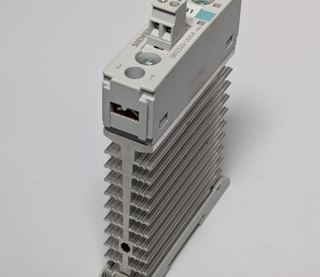 Siemens SIRIUS 3RF2320-1AA04 Halbleiterschütz 24VDC